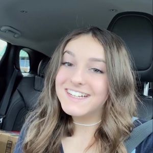 Meet your Posher, Hannah